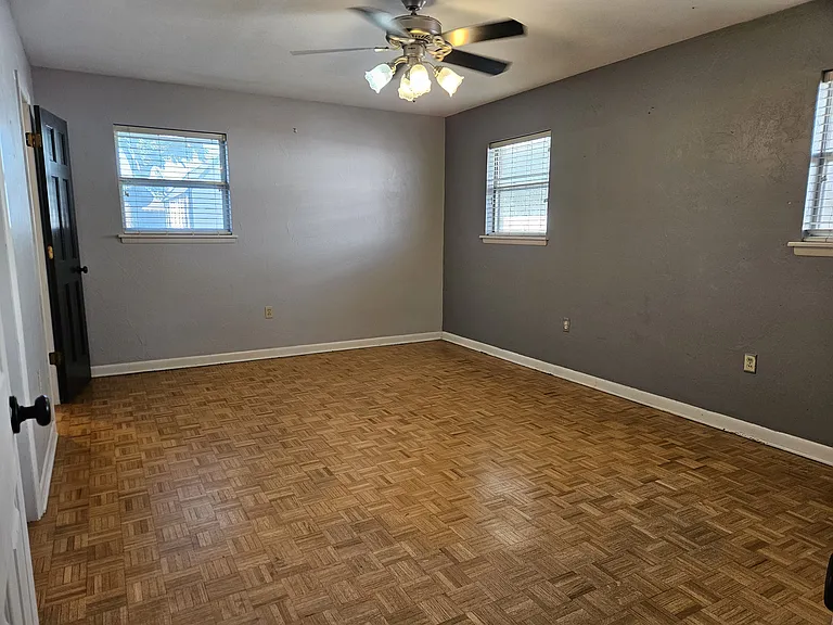 641 W Beam Ave — Photo 9
