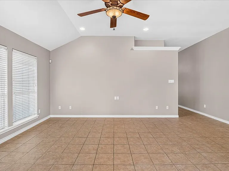 5114 Spring Brook Dr — Photo 8