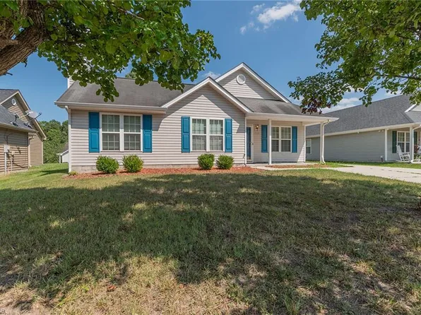 1703 Traywick Ct, Mc Leansville, NC 27301