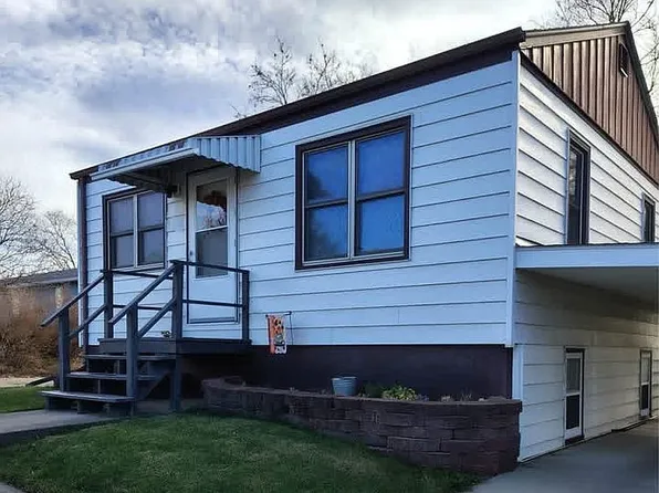 909 E Erskine St, Pierre, SD 57501