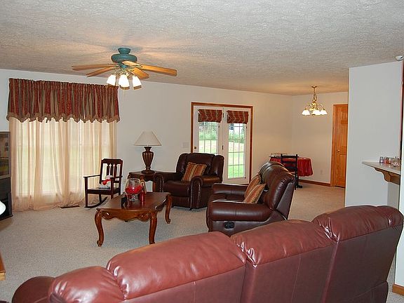 Huge Family Room 14 x 27