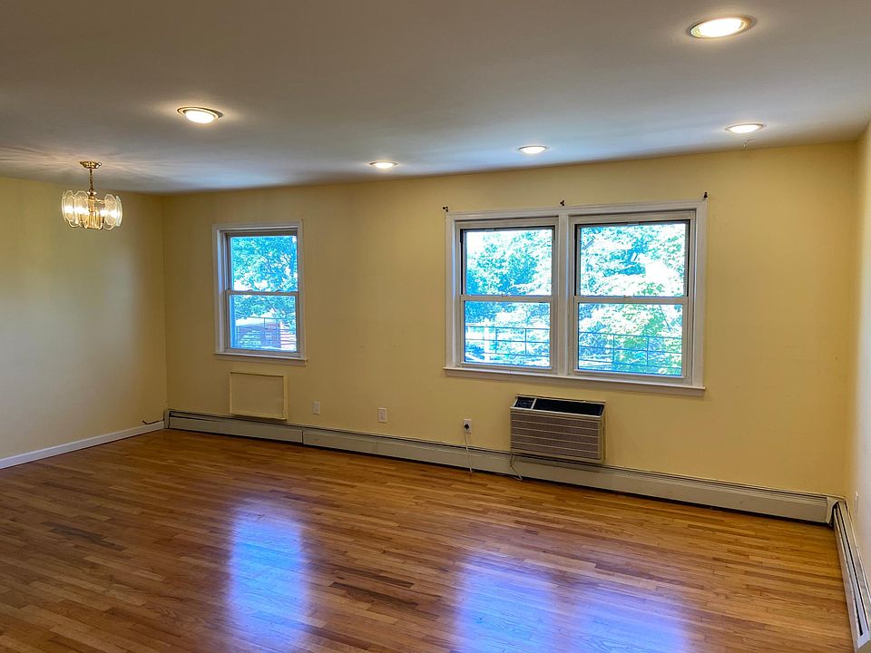 1st image of 25302 W End Dr APT 3