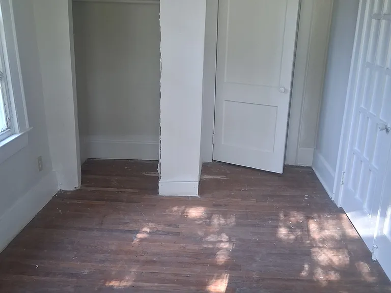 215 Maple St — Photo 11