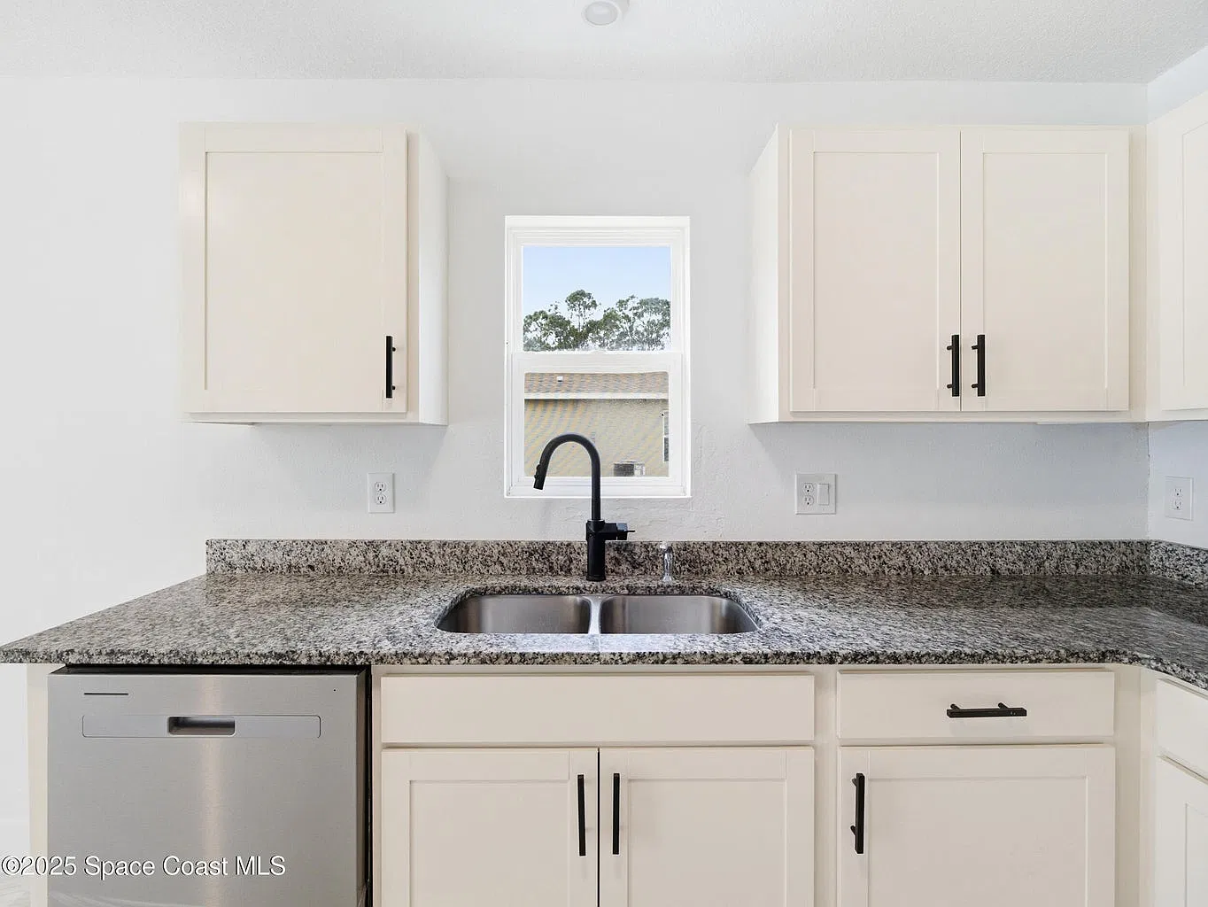 3 bed, 2000 sqft, $2,300 — Photo 4