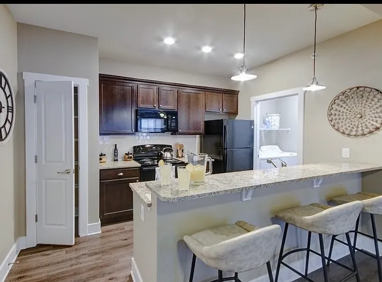 Cox Creek at Reagan Crossing Apartments — Photo 16