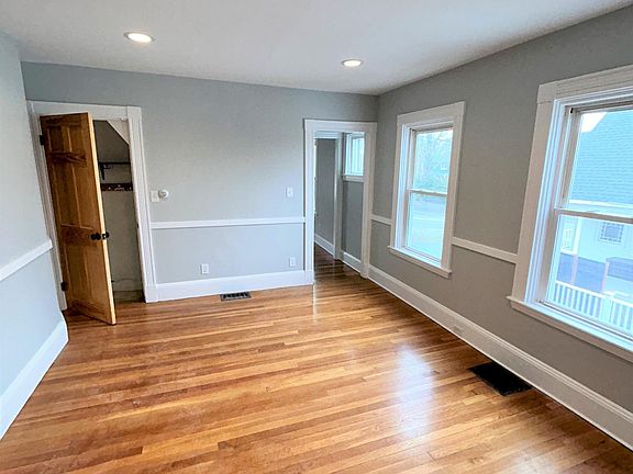4th image of 185 Kendrick Ave #2