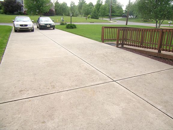 Driveway  for 6-8 cars