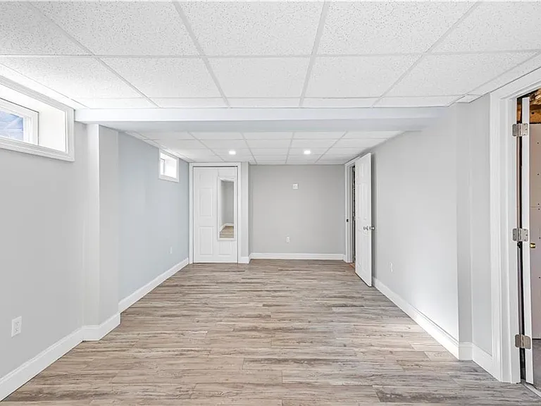 37 Tyndall Ave — Photo 16