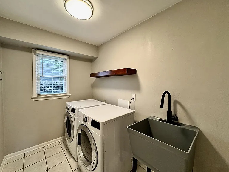 965 Commodore Dr — Photo 25