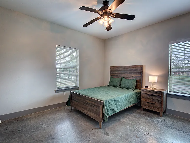 604 Maple St #2 — Photo 4