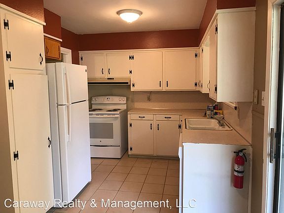 2nd image of 604 Pickwick Pl