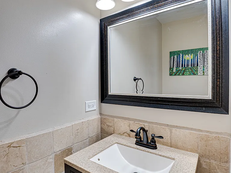 1633 Hilton Head Dr — Photo 11