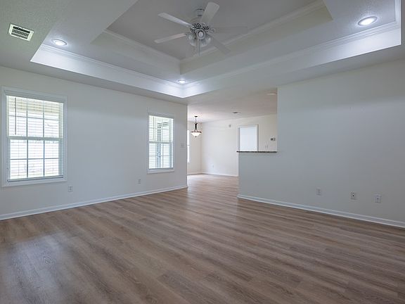 4th image of 671 Justin Dr
