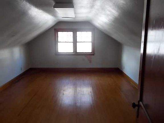 5th image of 142 Martha St