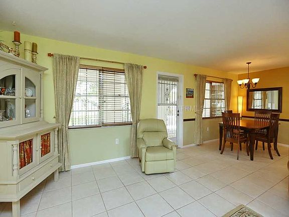 3rd image of 408 Oxford Dr #408