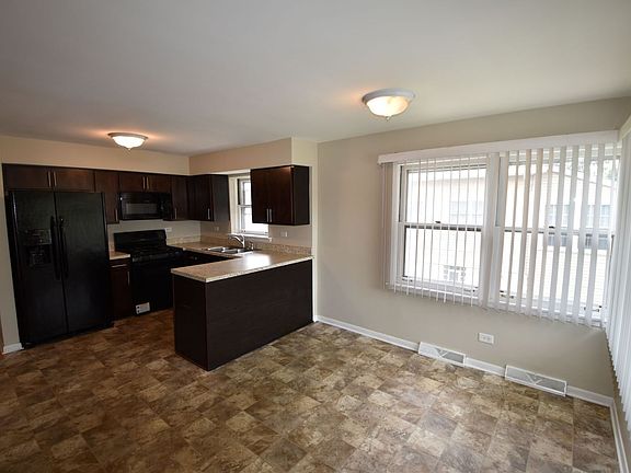 3rd image of 9715 Parkside Ave