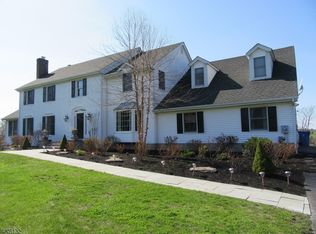 12 Laga Ct, Ringoes, NJ 08551
