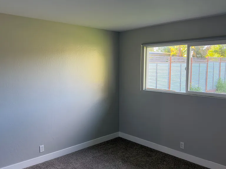 3293 Roland Dr — Photo 11