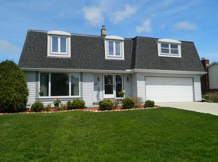 N83W18116 Le Mons Dr, Menomonee Falls, WI