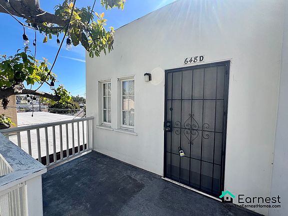 4th image of 646 Ocean Park Blvd #648-D