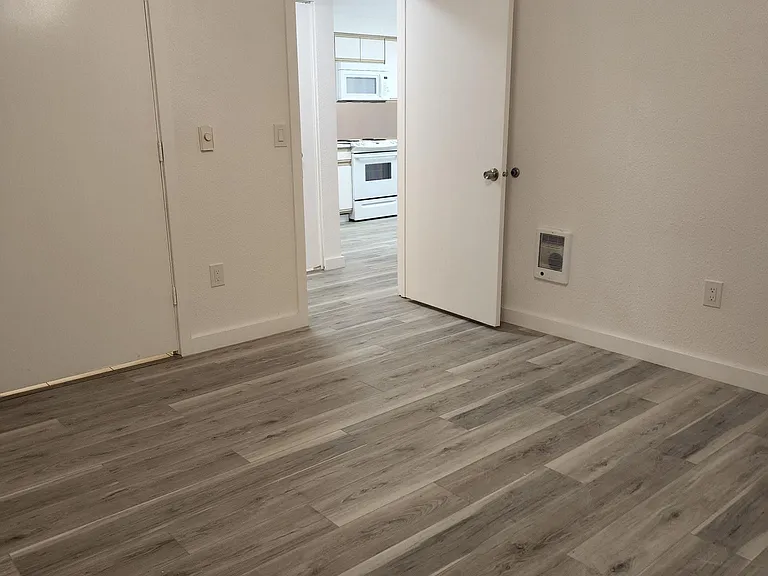 979 Plymouth Dr NE — Photo 16