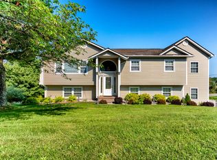 4 Bates Cir, Florida, NY 10921