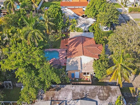 3rd image of 2052 Alamanda Dr