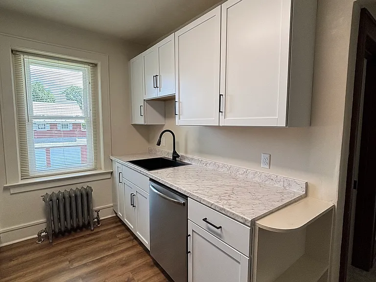 17 Franklin Ave #D — Photo 7