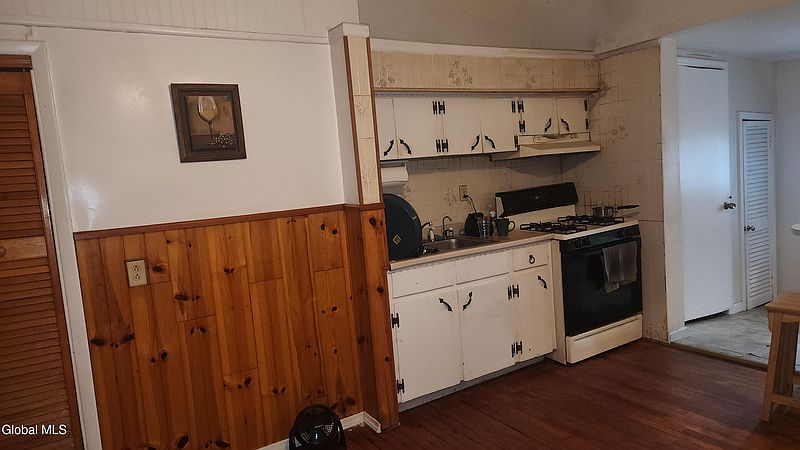 2nd image of 308 Delaware Avenue