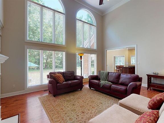 3rd image of 254 Saddlebrook Dr