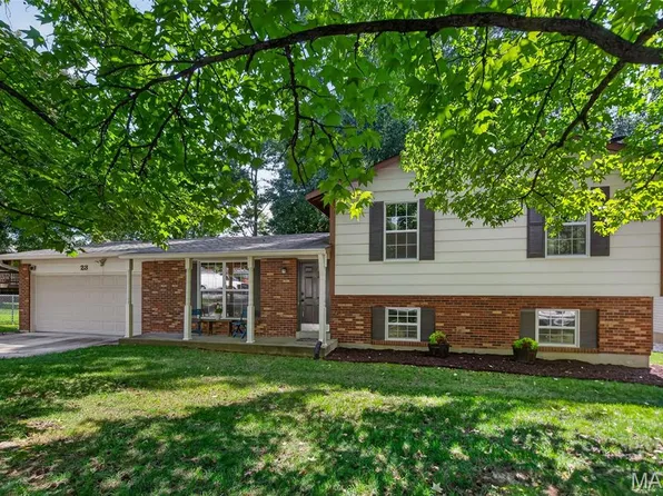 23 Crescent Woods Dr, Saint Peters, MO 63376