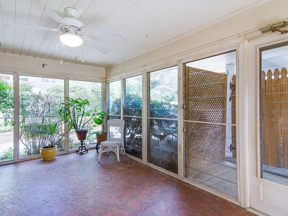 1st image of 914 Parkwood Cir