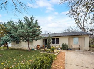 2602 Crestbrook Ln, Grand Prairie, TX 75052