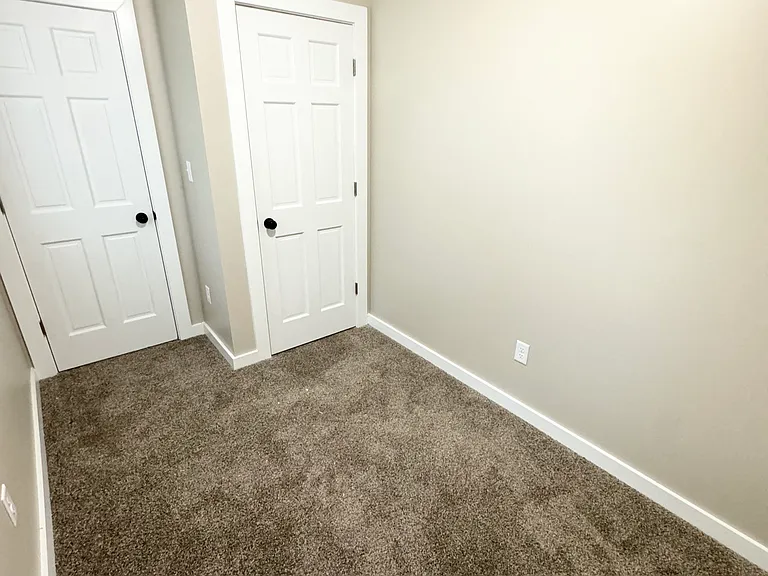 121 Oak St #E — Photo 12