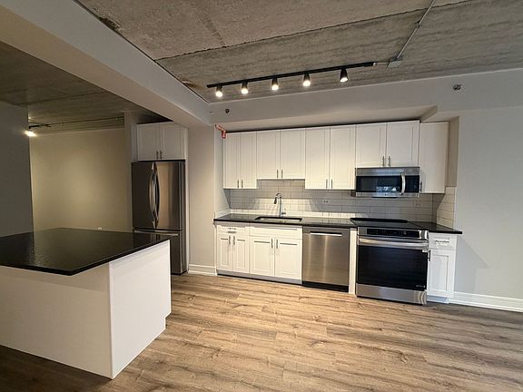 3rd image of 954 W Carmen Ave #3