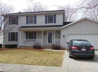 15 Hayloft Rd, Bloomington, IL 61704