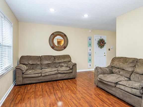 2nd image of 520 S Cedar Dr