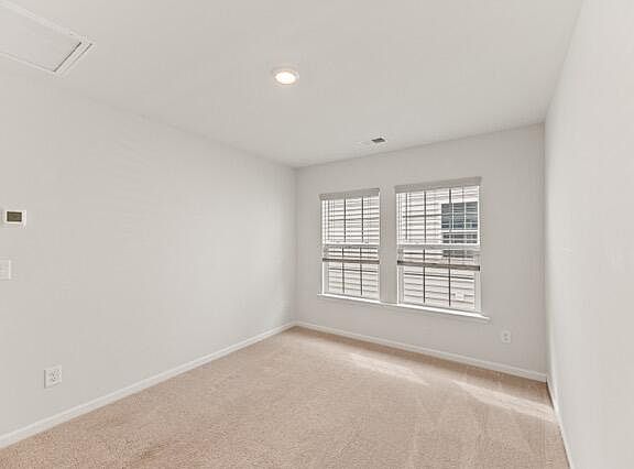 4th image of 1302 Berry Grove Dr