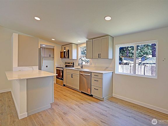 5th image of 663 Chapman Road