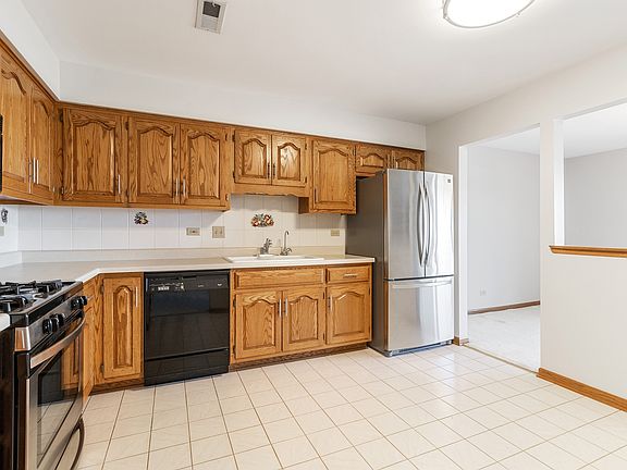 5th image of 17731 Bernard Dr APT 3B