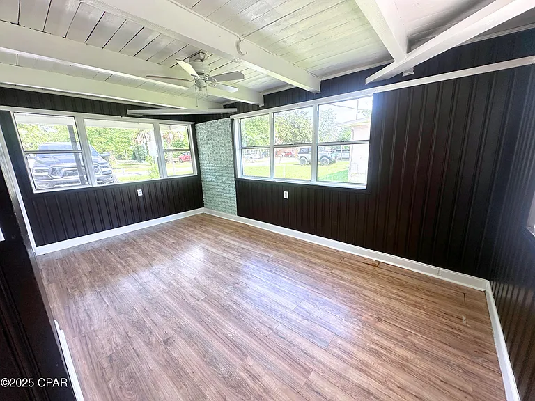 706 Bay Ave — Photo 5