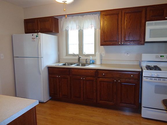 5th image of 10849 Claridge Ave