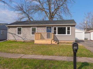 1214 Mount Vernon Dr, Bloomington, IL 61704