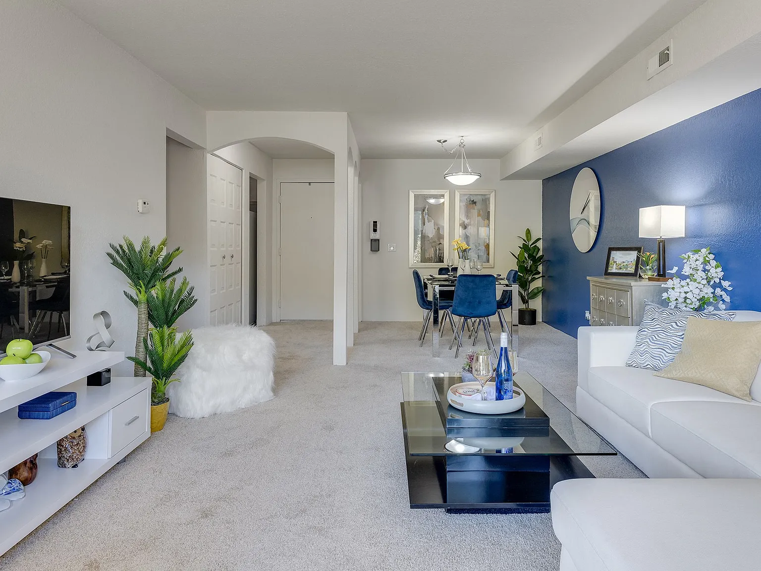 Willow Creek Apartments — Photo 2