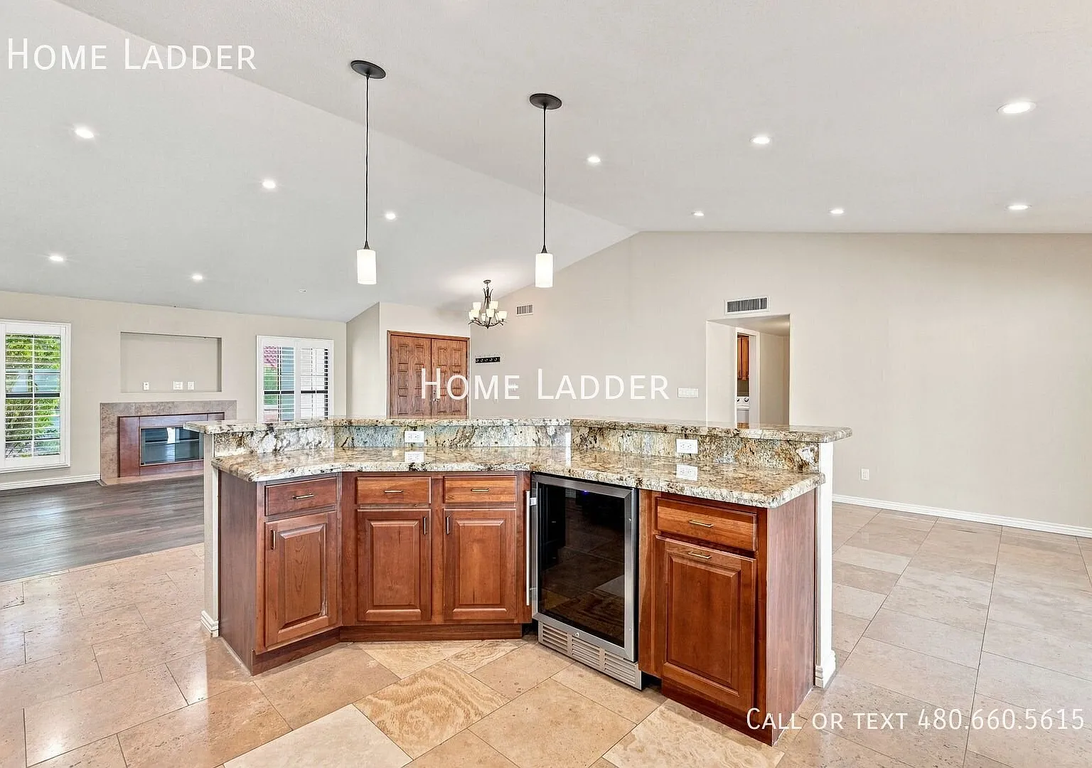 Beautiful 3 Bedroom, 2 Bathroom Tempe Home with Sparkling Pool! — Photo 4