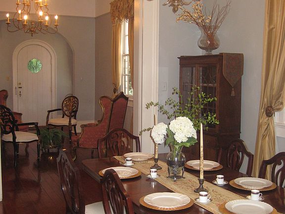 Dining towards Living room