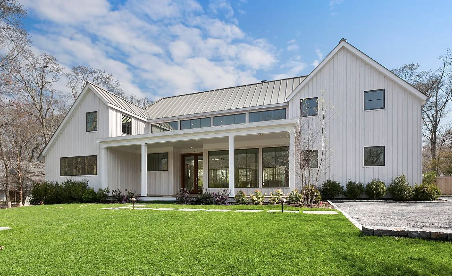 Modern 6 Bedroom Luxury In Sag Harbor Village Watrfront Enclave — Photo 1