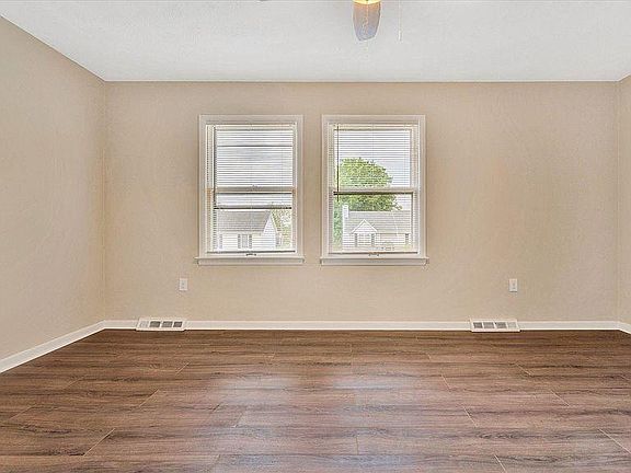 4th image of 6027 Village Ln