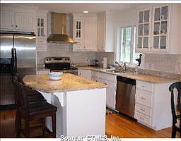 3rd image of 7 Highland Oak Dr
