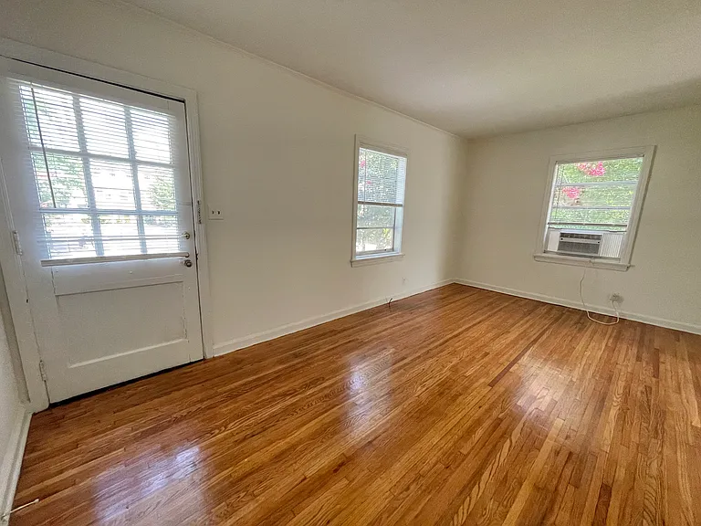 912 Oxmoor Rd — Photo 10